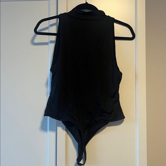 House of Harlow Mock Neck Bodysuit - Picture 4 of 5